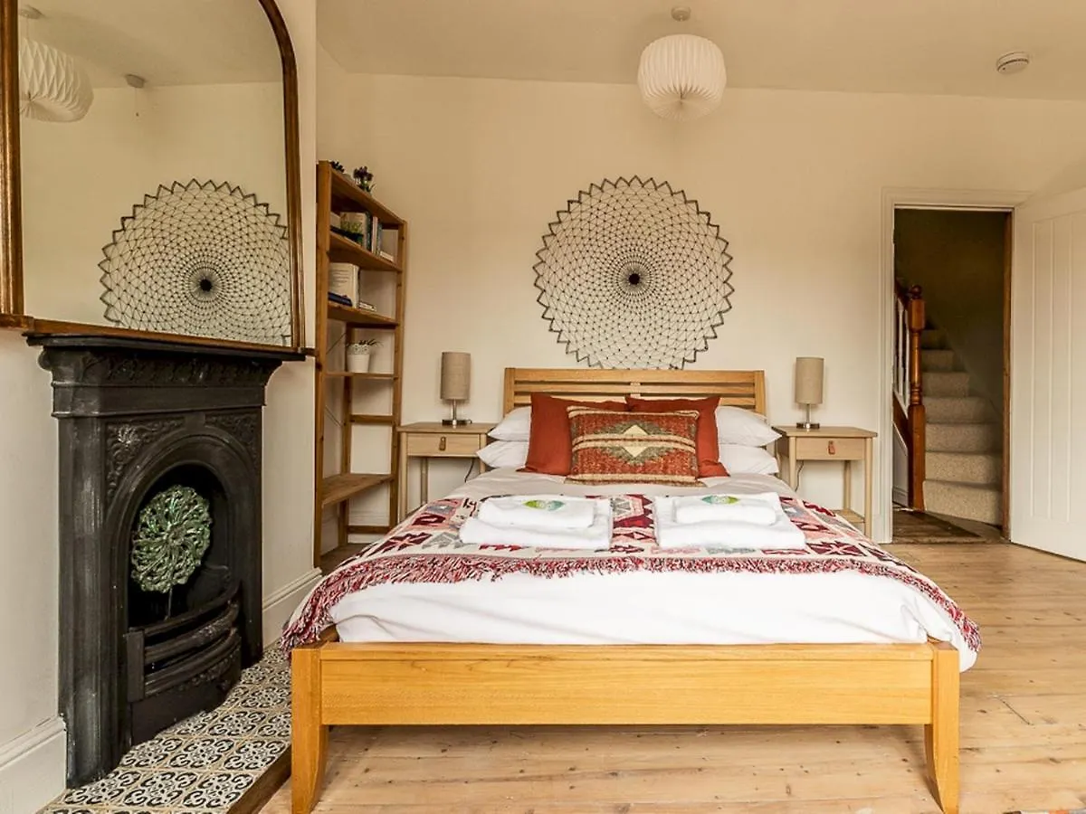 Pass The Keys Characterful 4 Bed Home In Central Exeter 0*,