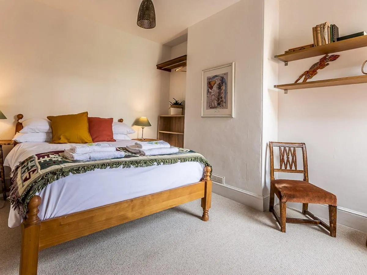 Pass The Keys Characterful 4 Bed Home In Central Exeter 0*,